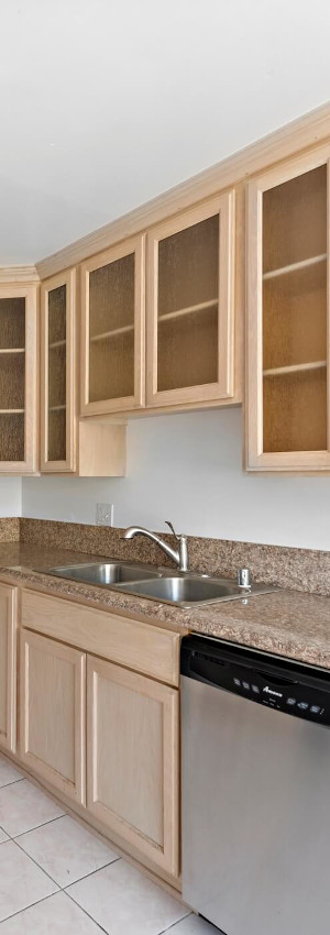 Brentwood by the Park Apartments unit kitchen